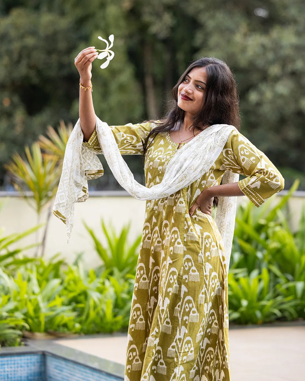 Anarkali Full set with thread work Flared Kurta Green
